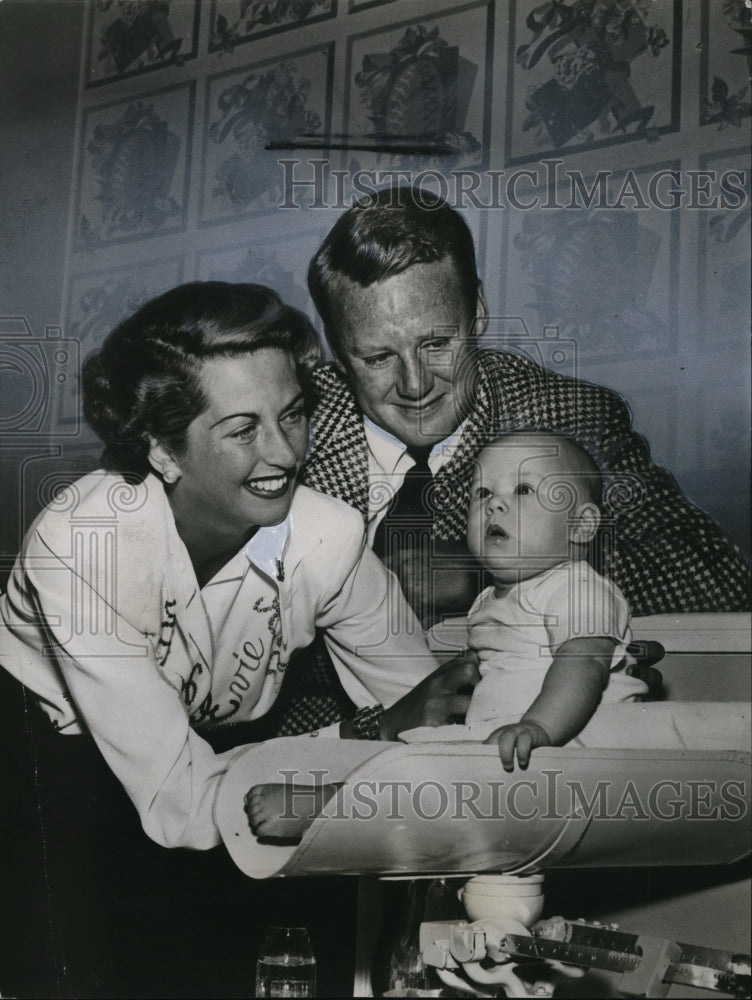 1948 Press Photo Van Johnson &amp; His Family-Historic Images