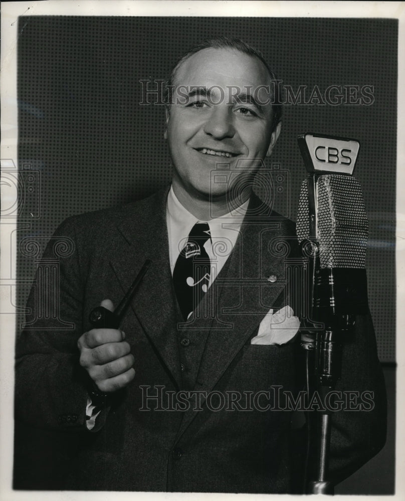 1948 Press Photo Wayne King on CBS-Historic Images