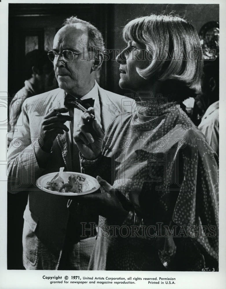 1971 Press Photo Barnard Hughes &amp; Barbara Cason in Cold Turkey - Historic Images