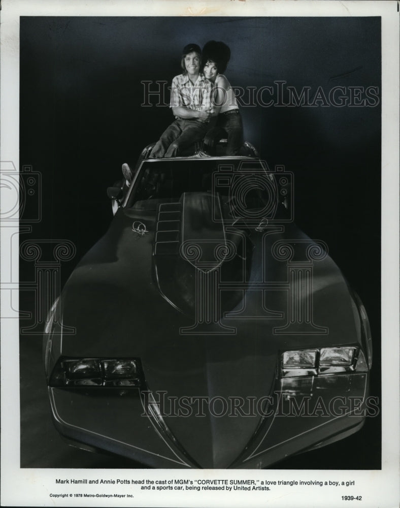 1978 Press Photo Mark Hamill &amp; Annie Potts in Corvette Summer - Historic Images