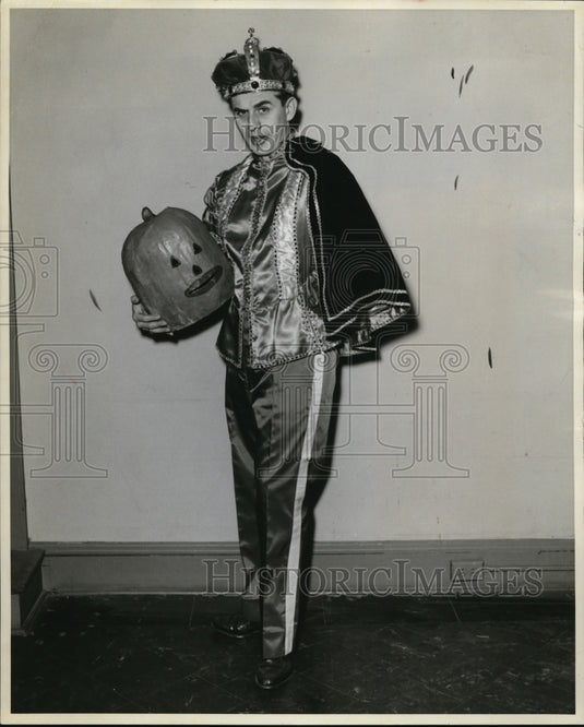 1957 Press Photo Wally King in Wight-Five-O - cvp79883 - Historic Images