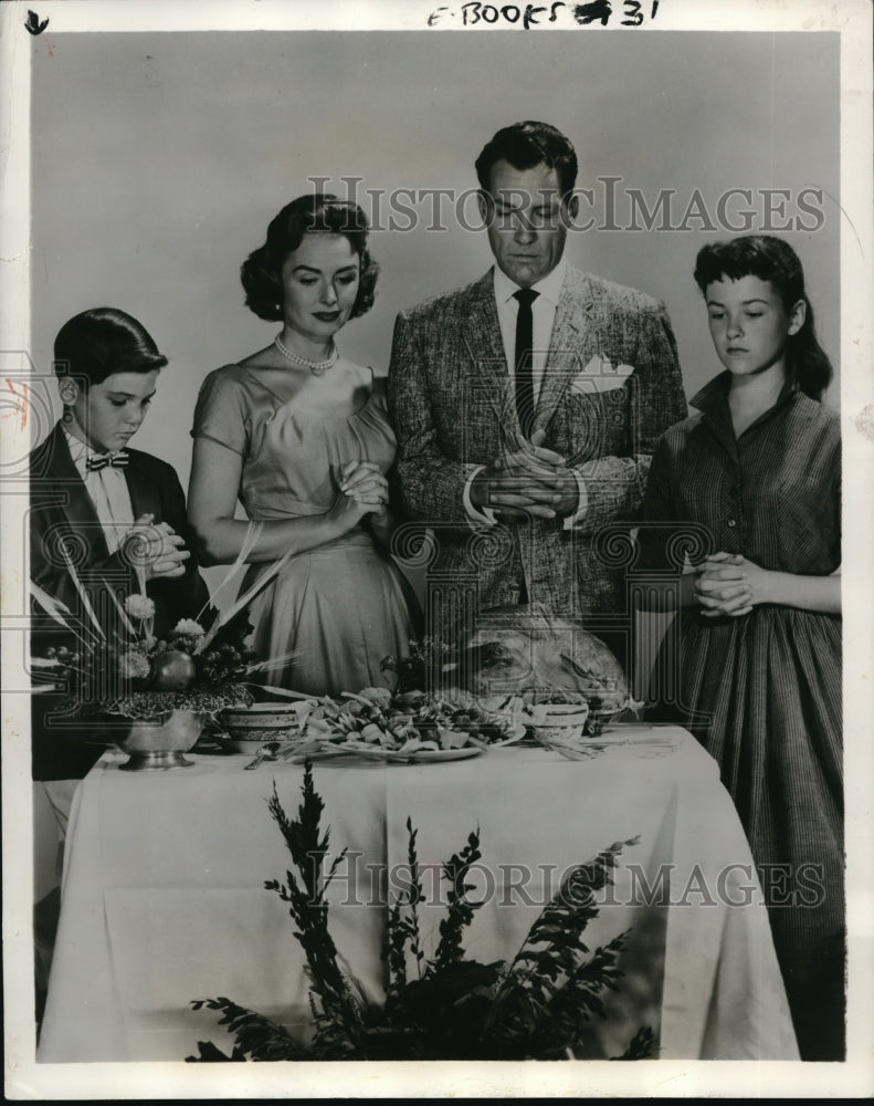 1959 Press Photo Paul Petersen, Donna Reed, Carl Betz, and Shelley Fabares in - Historic Images