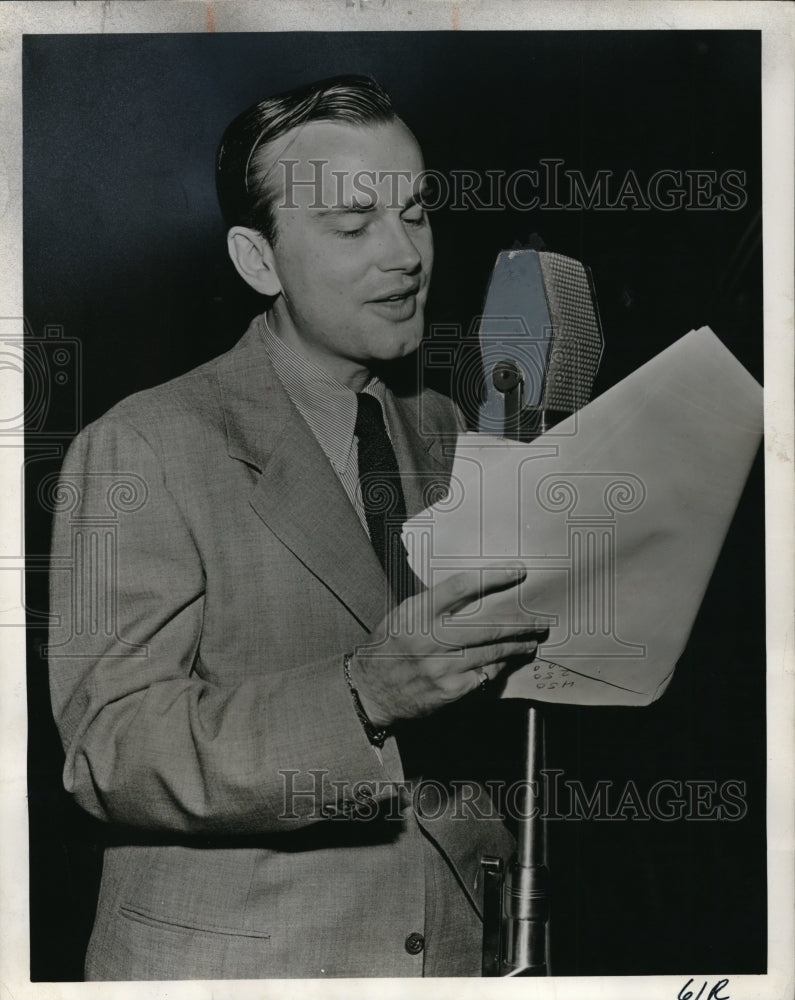 1947 Press Photo Jack Paar on Radio - Historic Images