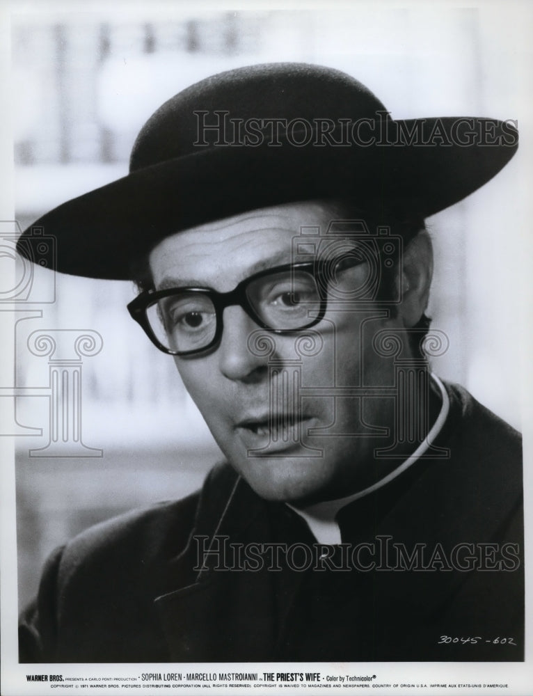 1971 Press Photo Marcello Mastroianni in The Priest&#39;s Wife - Historic Images