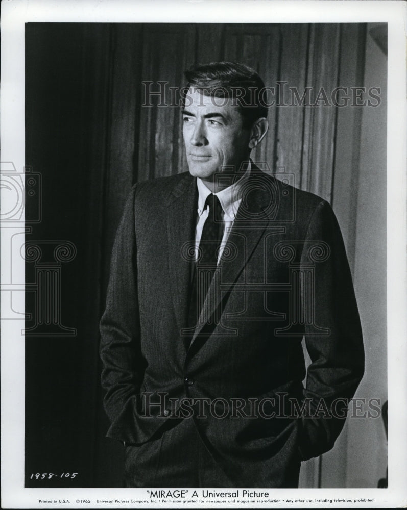 1965 Press Photo Gregory Peck in Mirage - Historic Images