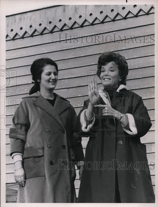 1967 Press Photo June Russi & Nanette Fabray in Theater of the Deaf - Historic Images