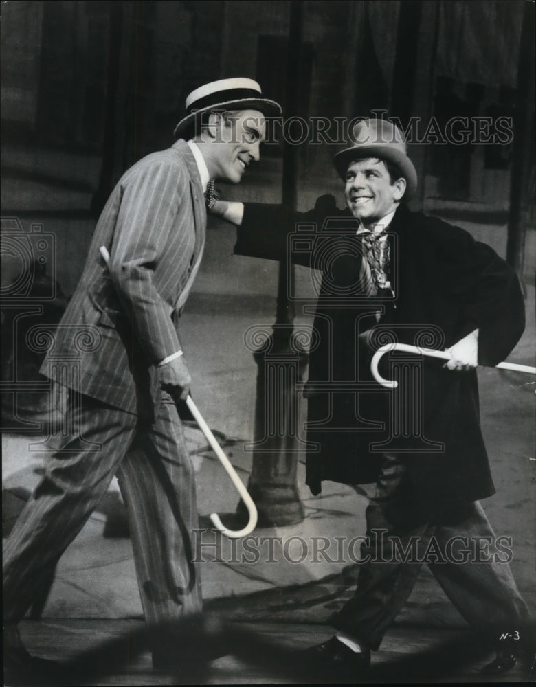 1969 Press Photo Jason Robards &amp; Norman Wisdom in The Night They Raided Minskys - Historic Images