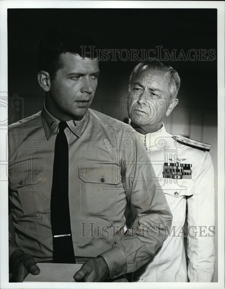 Press Photo Robert Reed and Robert Young in The Admiral - cvp80200- Historic Images