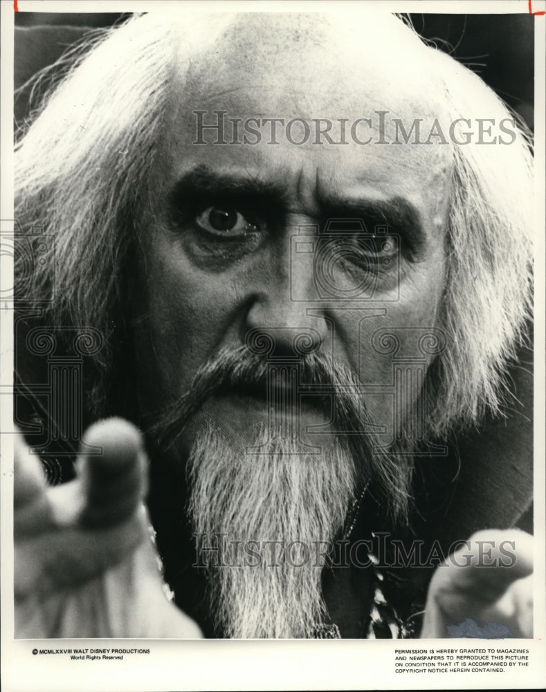 1979 Press Photo Walt Disney presents Ron Moody in The Unidentified Flying - Historic Images