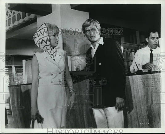 1970 Press Photo Stella Stevens and David McCallum in Sol Madrid - Historic Images