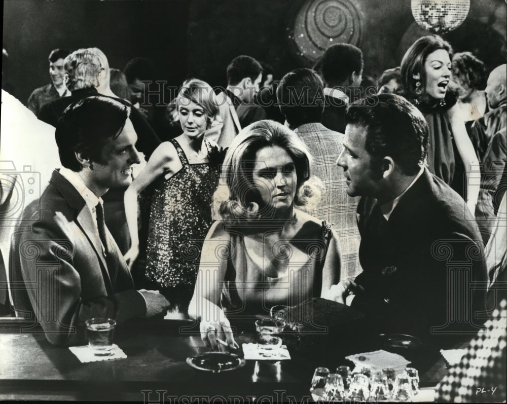 1969 Alan Alda in Paper Lion - Historic Images