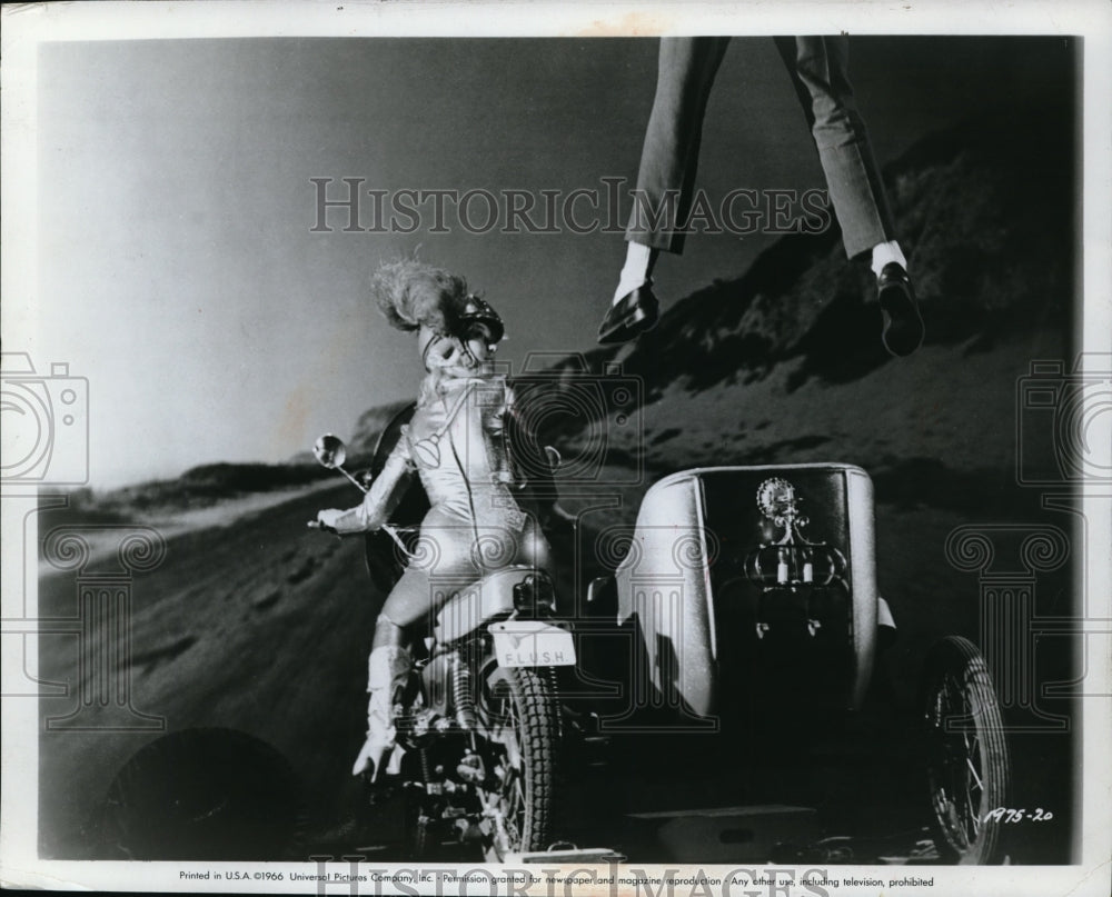 1966 Press Photo Rena Horton in Out of Sight - Historic Images