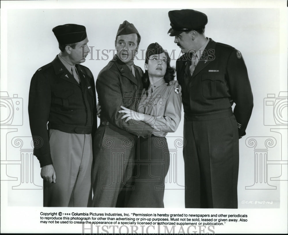 1957 Press Photo Arthur O'Connell, Jack Lemmon & Cast of Operation Mad Ball - Historic Images