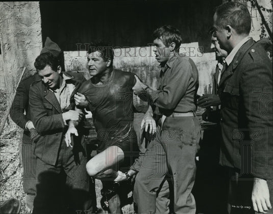 1966 Press Photo Dick Shawn & James Coburn in What Did You Do in the War Daddy? - Historic Images