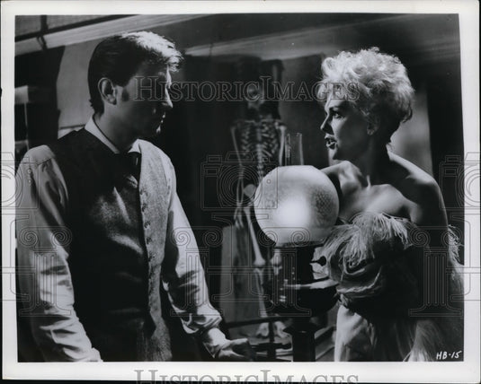 1965 Press Photo Kim Novak & Laurence Harvey in Of Human Bondage - Historic Images