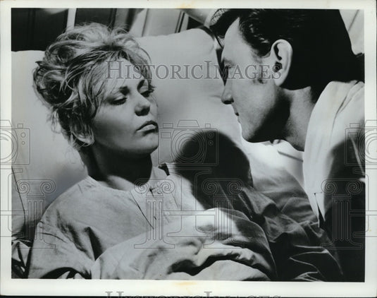 1967 Press Photo Kim Novak & Laurence Harvey in Of Human Bondage - Historic Images