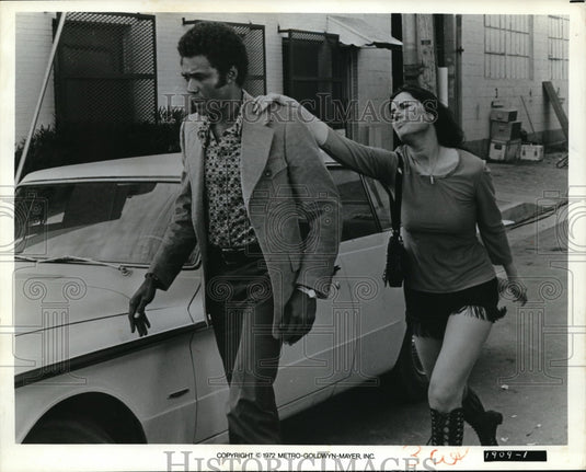 1972 Press Photo Calvin Lockhart & Jane Tire in Melinda - Historic Images