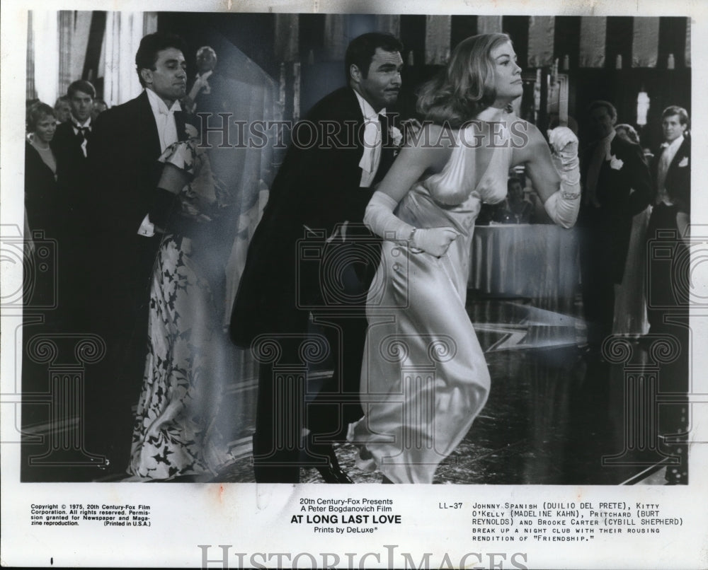 1975 Press Photo Duilio Del Prete Medeline Kahn Burt Reynolds Cybil Sh ...