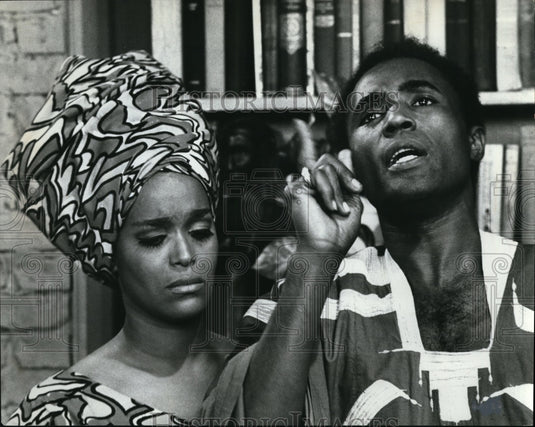 1970 Press Photo Calvin Lockhart and Emily Yancy in cotton Comes to Harlem - Historic Images