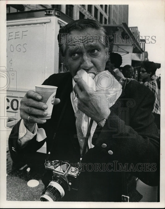 1970 Press Photo Looking for perfect mini skirt at Downtown Festival - cvp80926 - Historic Images