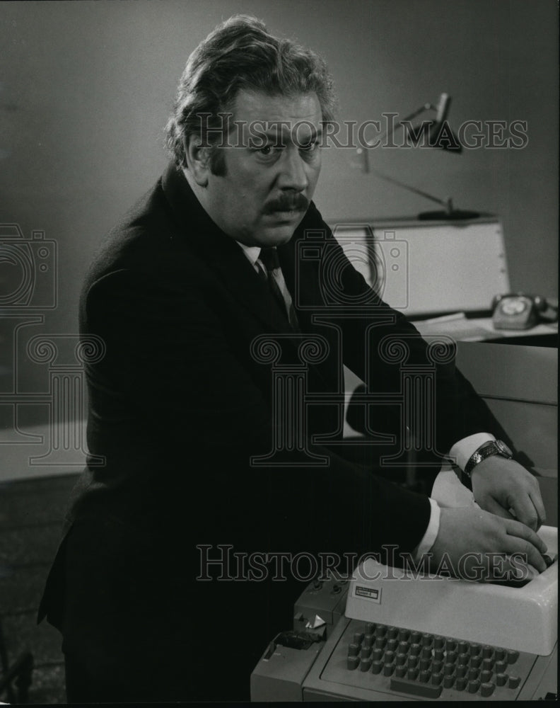1969, Peter Ustinov in Hot Millions. - cvp81039 - Historic Images