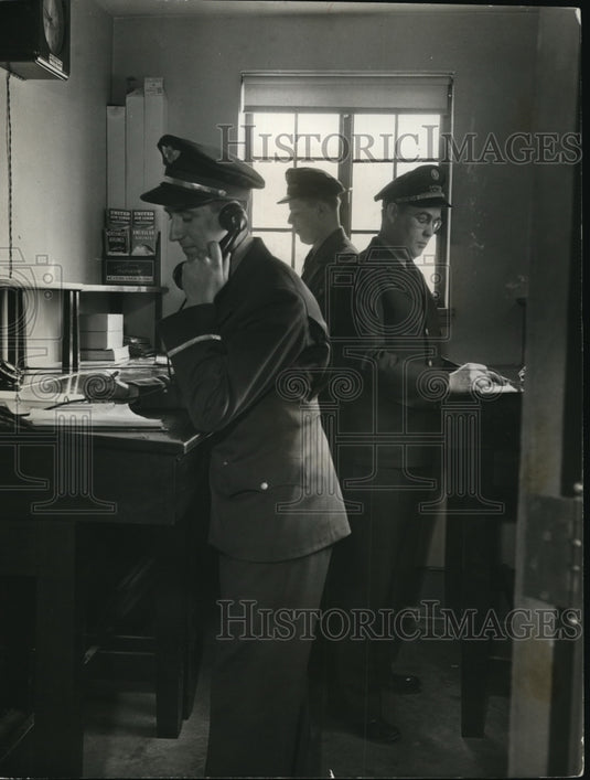 1937 Press Photo View of the passenger agents' room at Cleveland Airport. - Historic Images