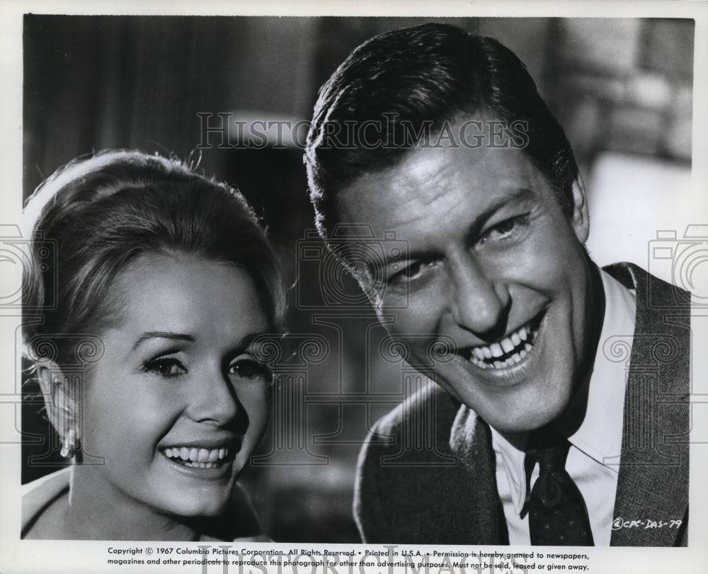 1967 Press Photo Debbie Reynolds and Dick Van Dyke in Divorce American Style.-Historic Images