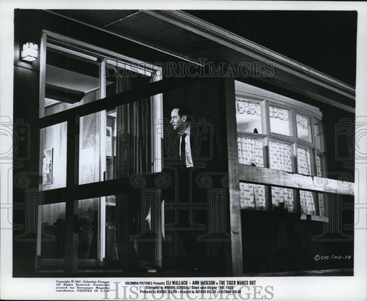 1967 Press Photo Eli Wallach in The Tiger Makes Out. - cvp81432-Historic Images