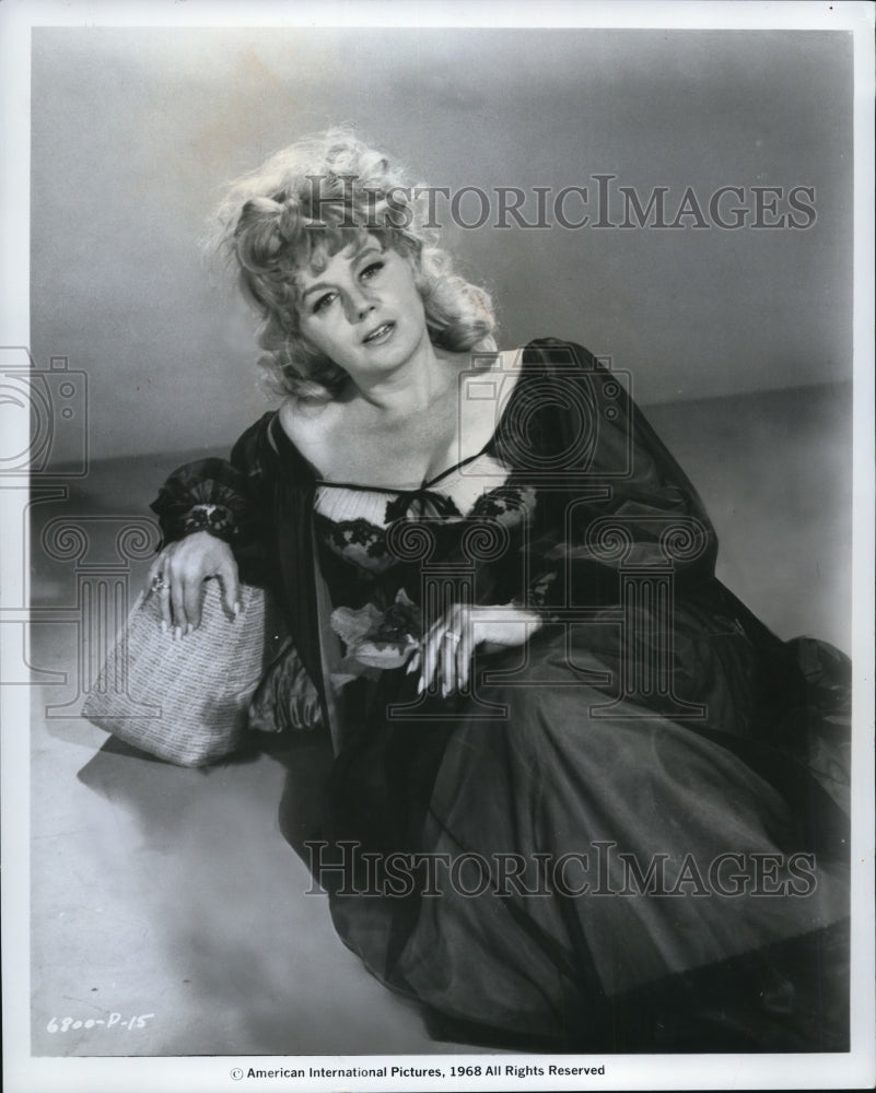 1968 Press Photo Shelley Winters as Mrs Flatow in the movie&quot;WILD IN THE STREETS&quot; - Historic Images