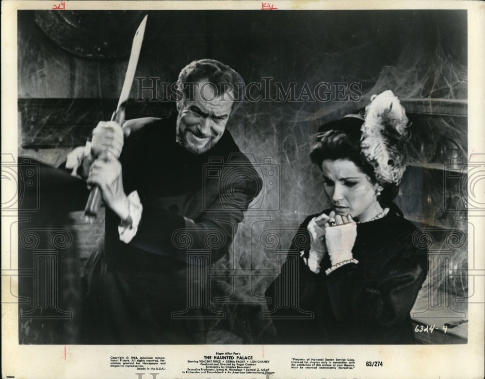 1963 Press Photo Vincent Price and Debra Paget in The Haunted Palace. - Historic Images