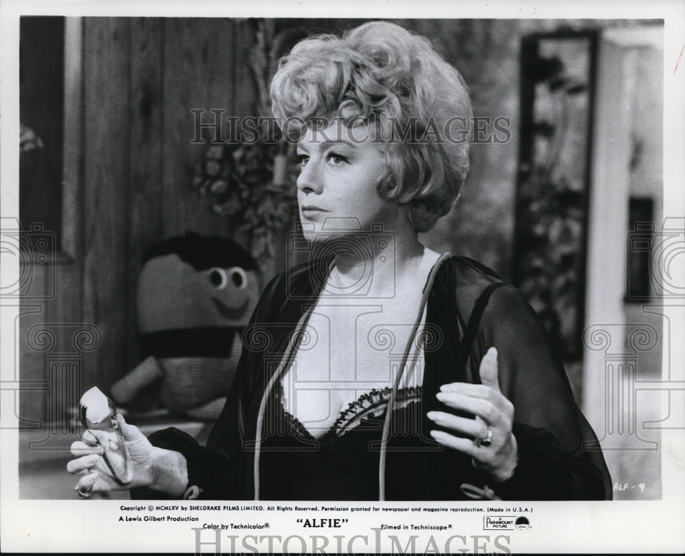 1967, Shelly Winter, Actress In Alfie - cvp82113 - Historic Images