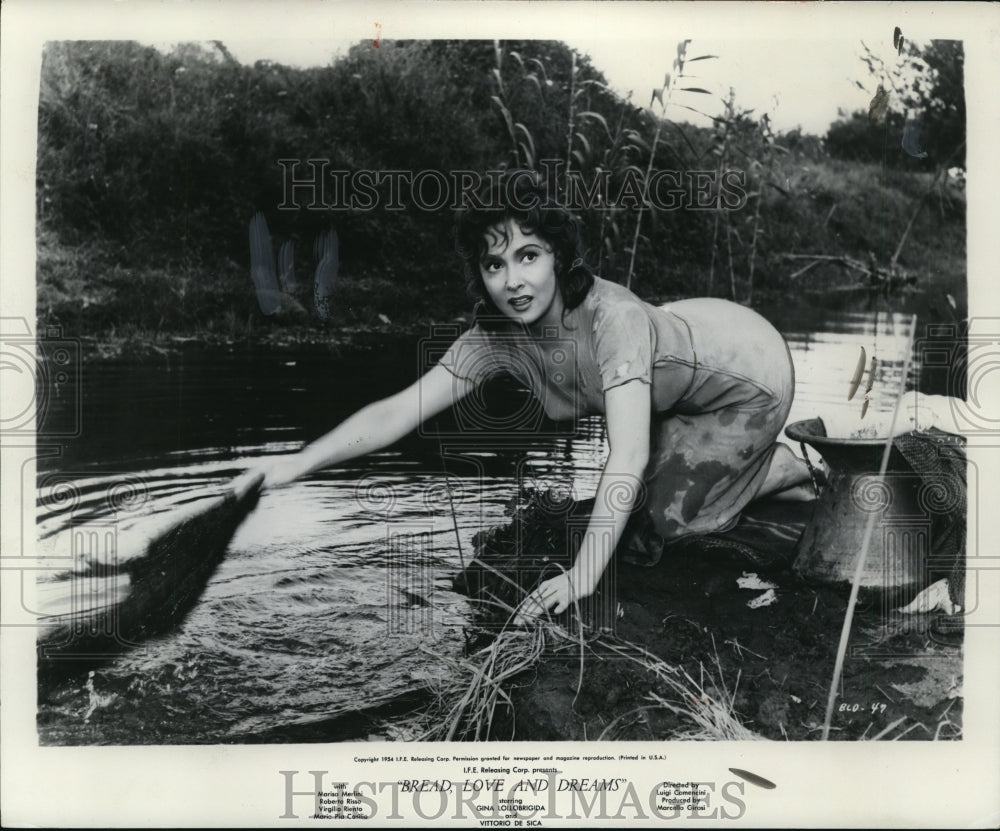 1954 Press Photo Gina Lollabrigida in Bread, Love and Dreams. - cvp82247-Historic Images