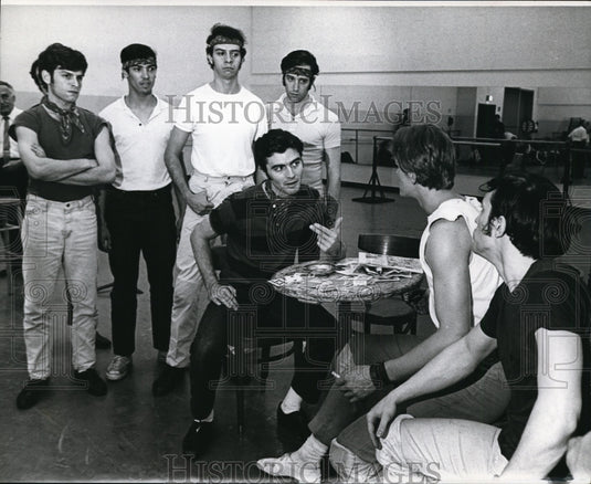 1969 Press Photo Alan Castner with other cast of play "West Side Story" - Historic Images