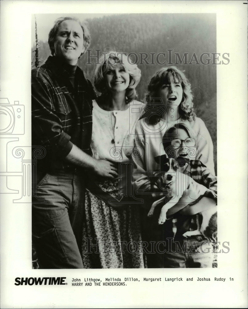 1988 Press Photo John Lithgow and Melinda Dillon in Harry and the Hendersons. - Historic Images