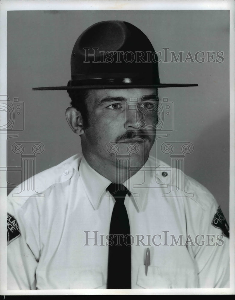 1973 Press Photo Modeling new hat Mounted Ptl.James J.Benedict,Cleveland Police - Historic Images