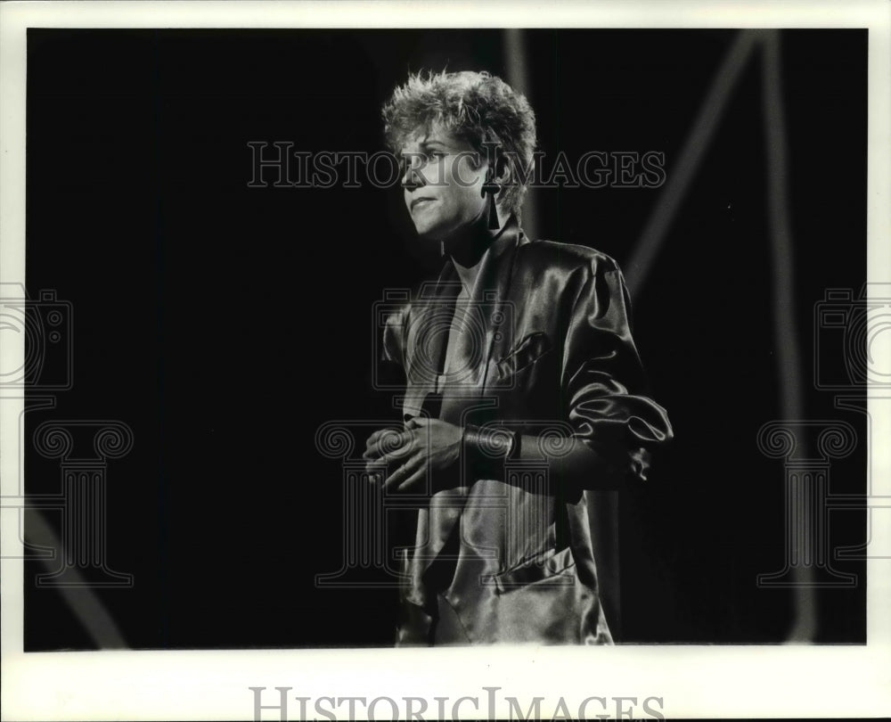 1985, Anne Murray at the Country Music Awards. - cvp83532 - Historic Images