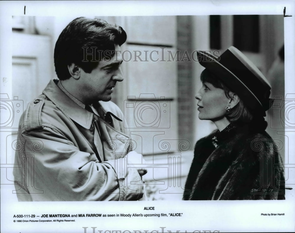 1990, Joe Mantegna and Mia Farrow in Alice. - cvp83584 - Historic Images