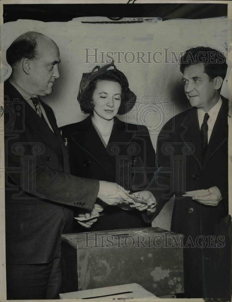 1943, Mayor and Mrs. Frank J. Lausche vote at Christian Church. - Historic Images