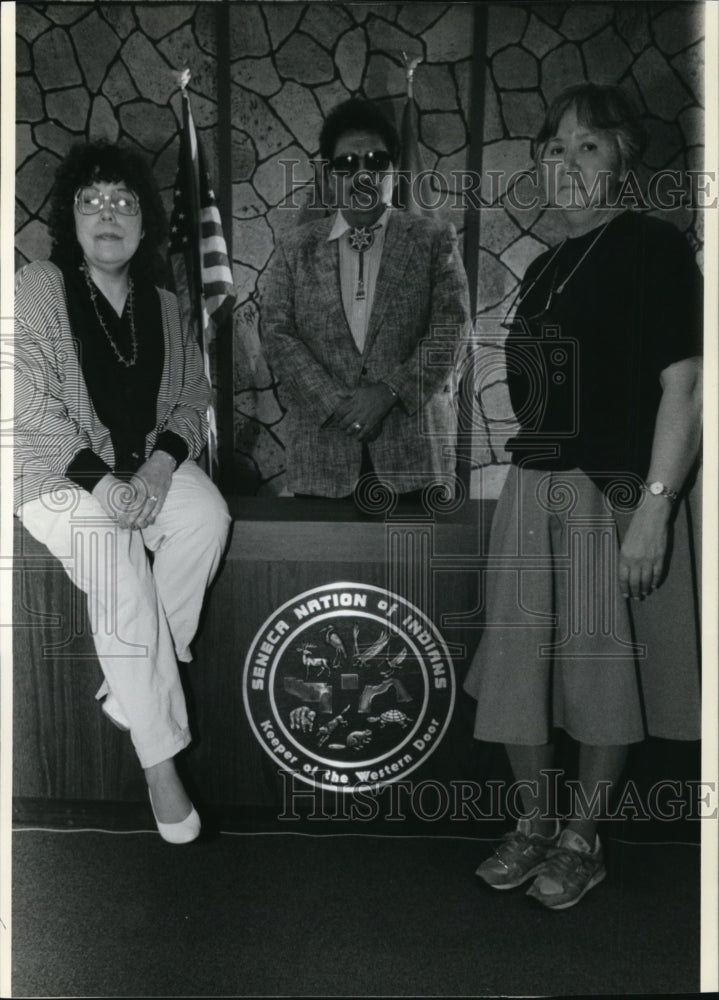 1990 Press Photo Loretta Crane, Dennis Lay and Mae Chambers in New York. - Historic Images