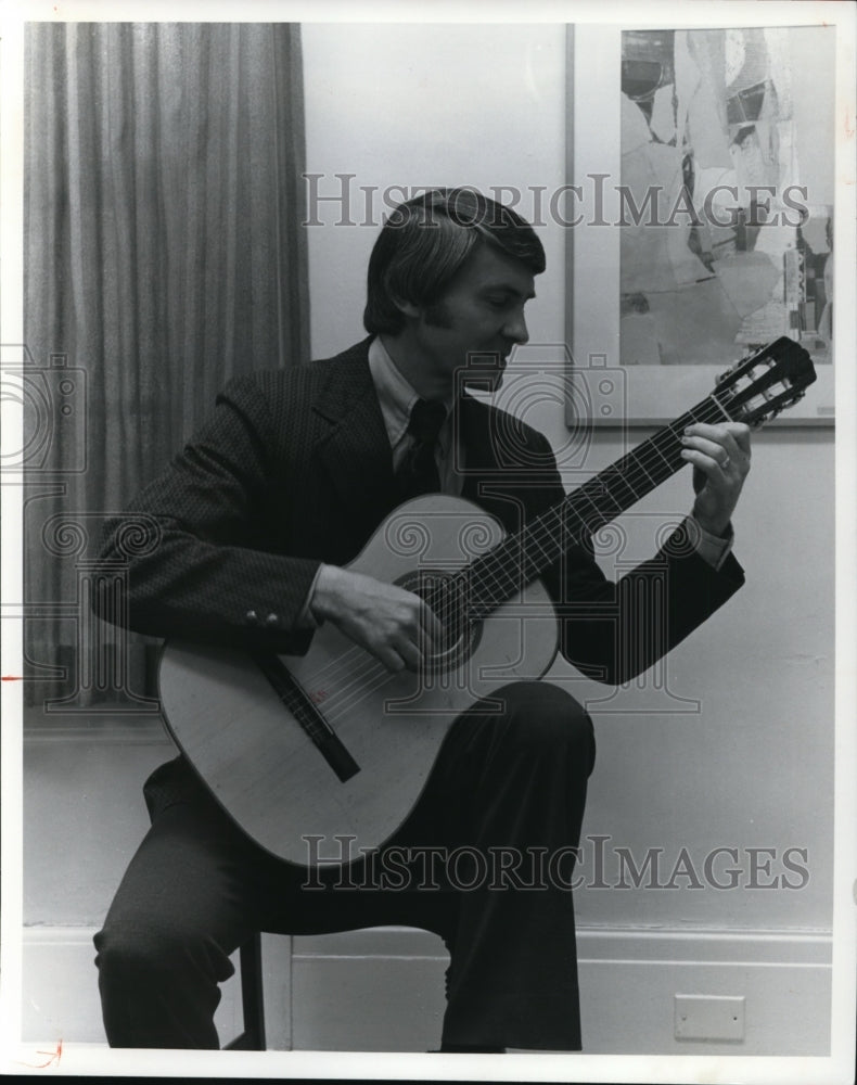 1975 Press Photo James Luce, head of guitar department at Cleveland Music School-Historic Images