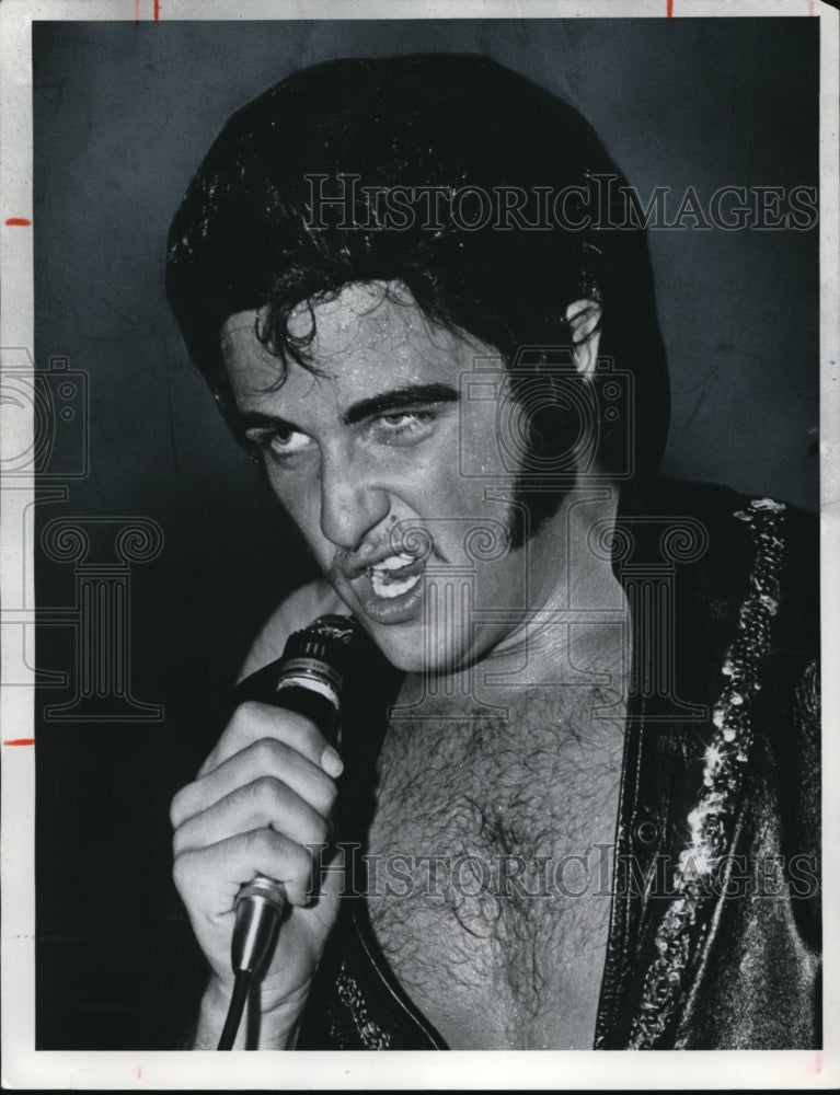 1977 Press Photo Paul Tapie Elvis Presley's imitator - cvp85073-Historic Images