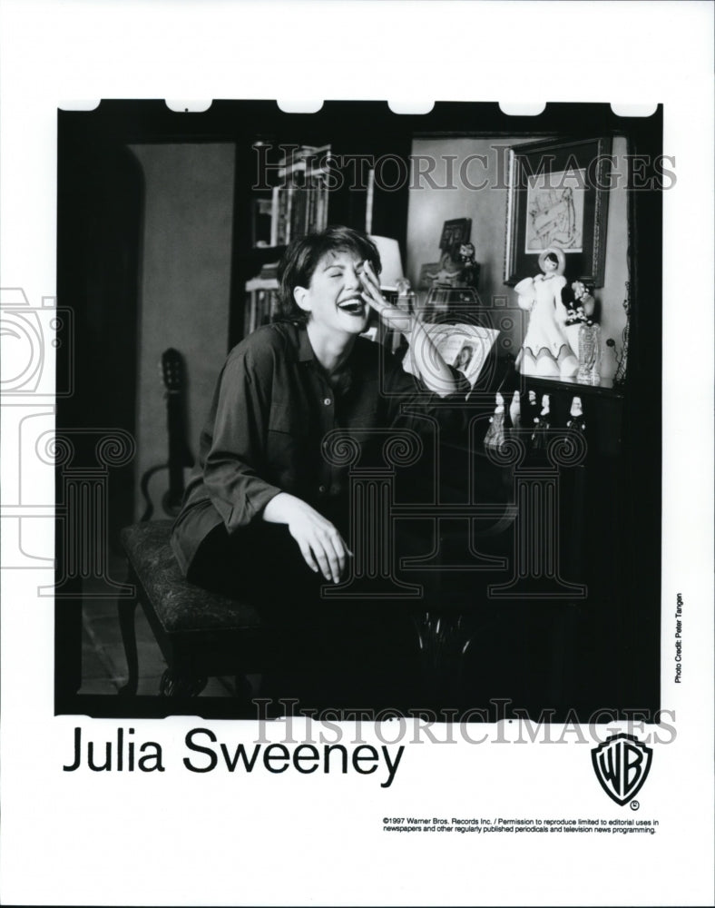 1997, Julia Sweeney - cvp85106 - Historic Images