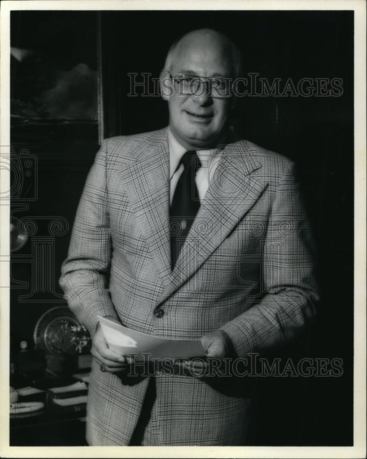 Press Photo Dean Taylor, General Manager at Bond Court Hotel. - cvp85115 - Historic Images