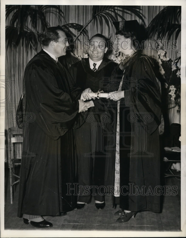 1937 Press Photo Mrs. Eleanor Roosevelt is awarded a Doctor of Law Degree. - Historic Images