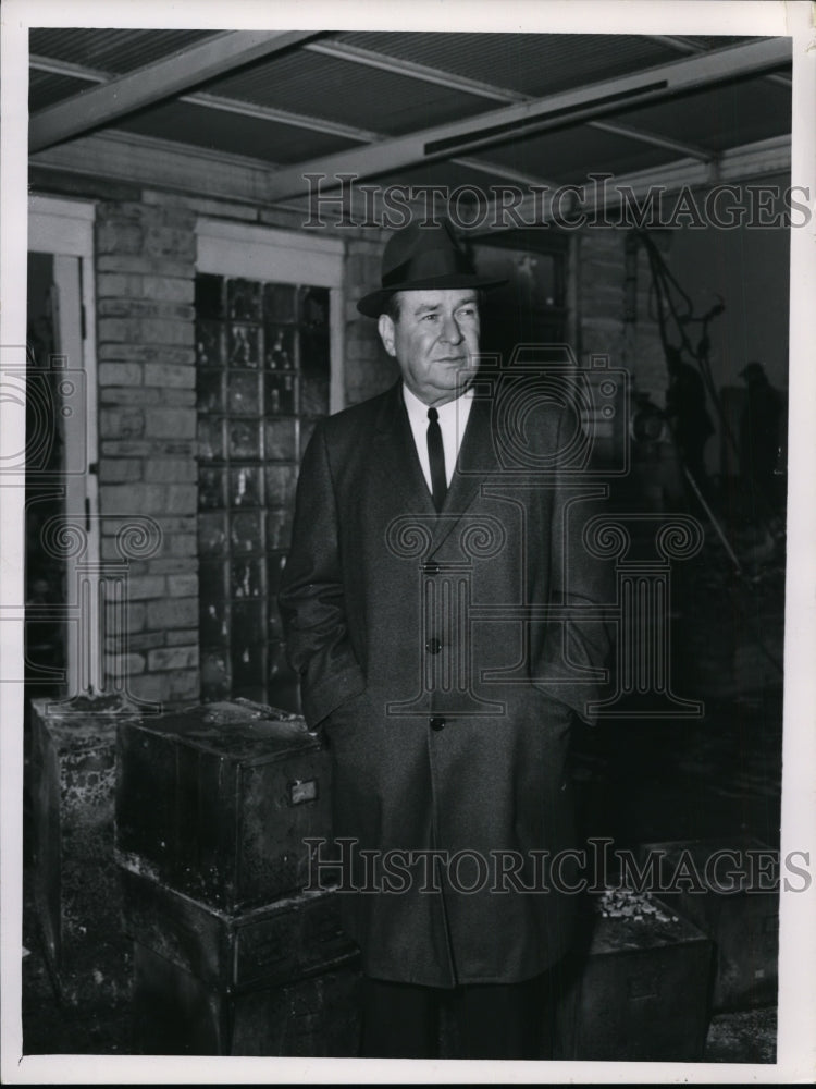 1963 Press Photo Governor James A. Rhodes at Fire Fitchville Golden Age Home - Historic Images