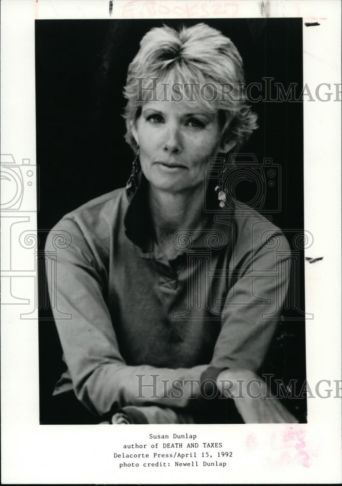 1992, Susan Dunlap, author of Death and Taxes. - cvp85842 - Historic Images