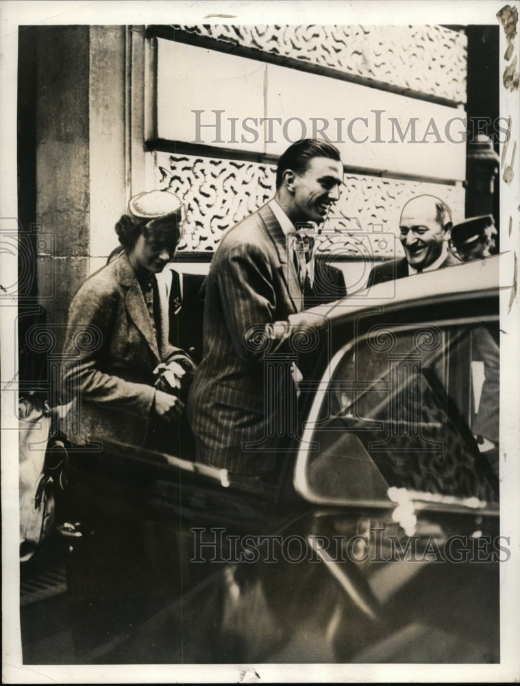 1937 Press Photo Franklin D. Roosevelt Jr. and new bride Ethel, in Paris, France-Historic Images