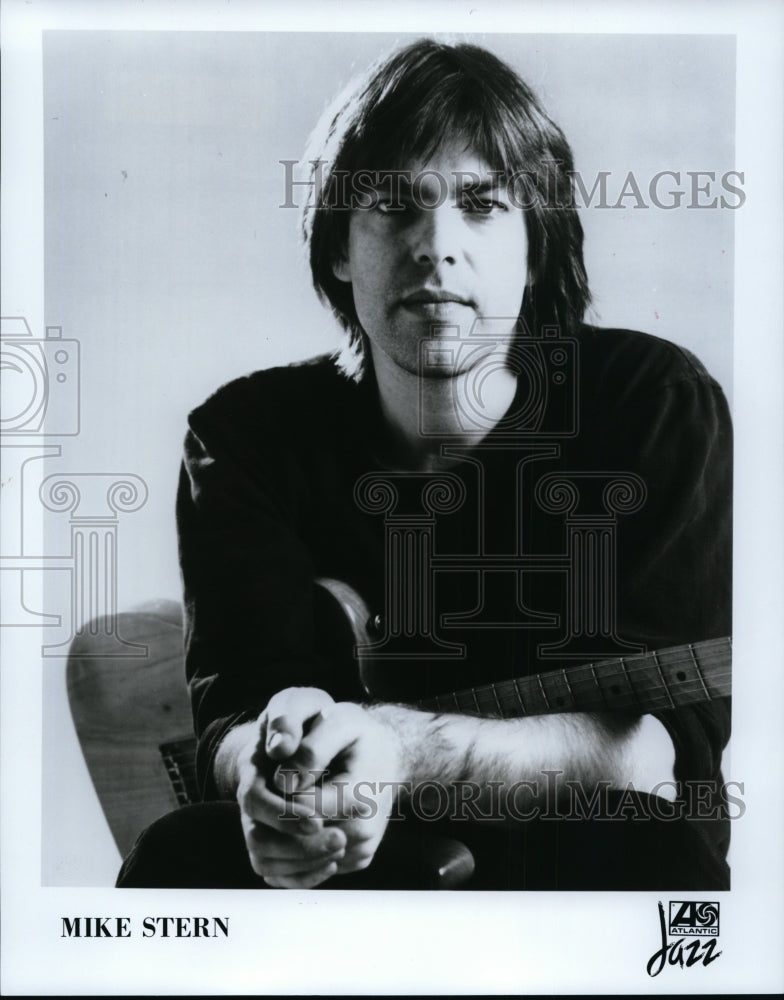 1988 Press Photo Mike Stern is an American jazz guitarist - cvp86446 - Historic Images