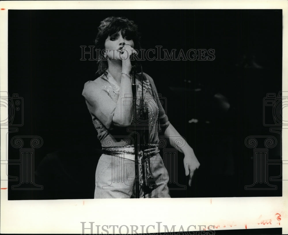 1981, Linda Ronstadt, singer - cvp86537 - Historic Images