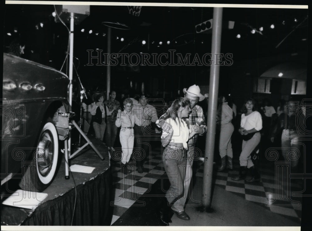1992, Country in Connecticut. Country night at Boppers nightclub. - Historic Images